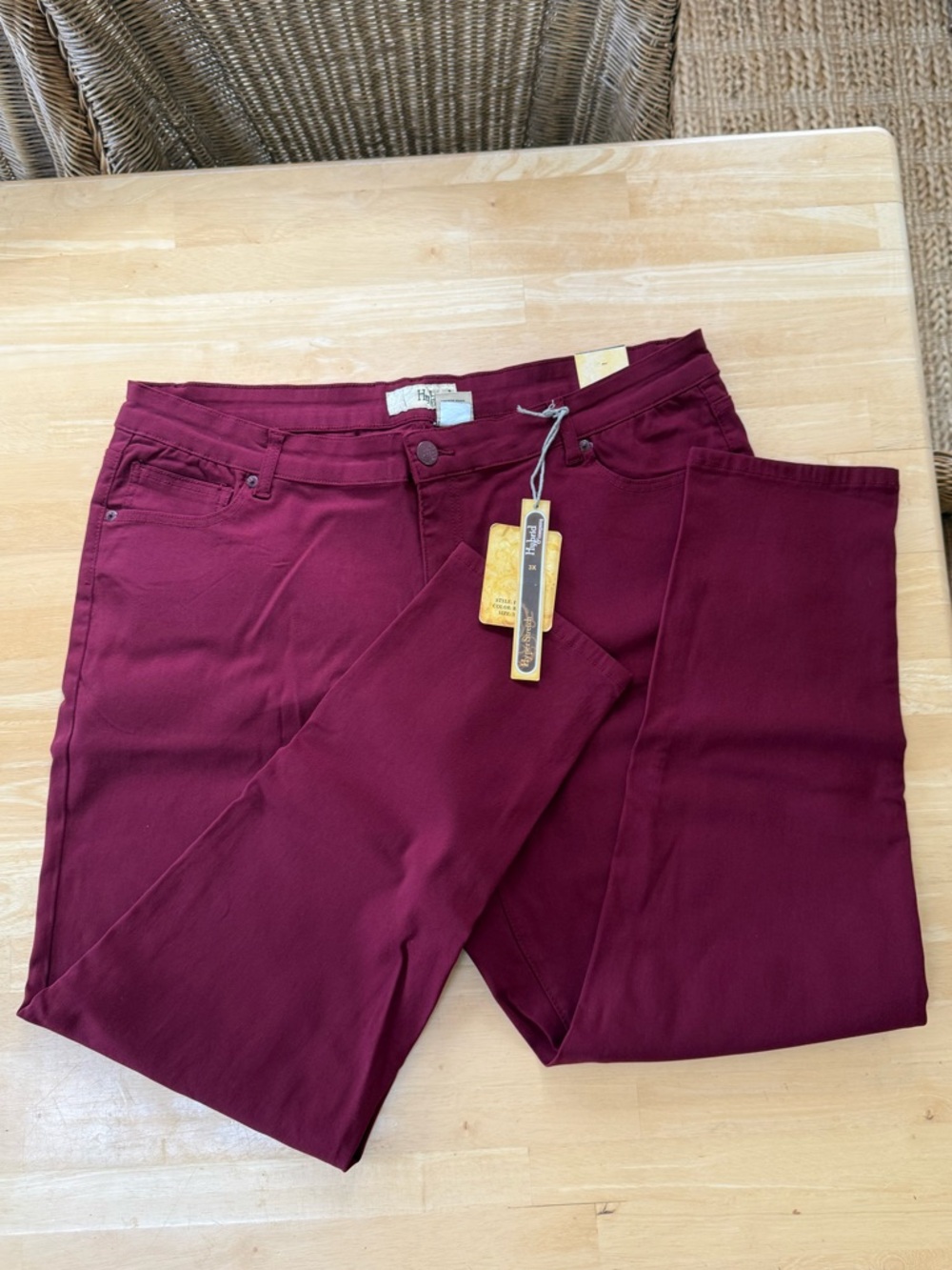 ✨ Brand new with tags! Hybrid & Company Burgundy Skinny Pants - Size 3X ✨